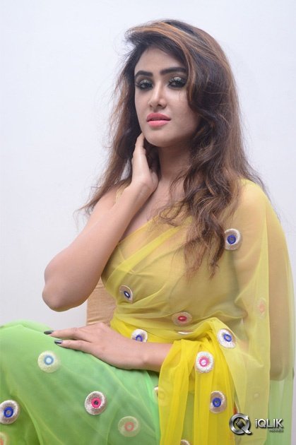 Sony-Cherista-At-Kalamandir-6th-Anniversary-Celebrations